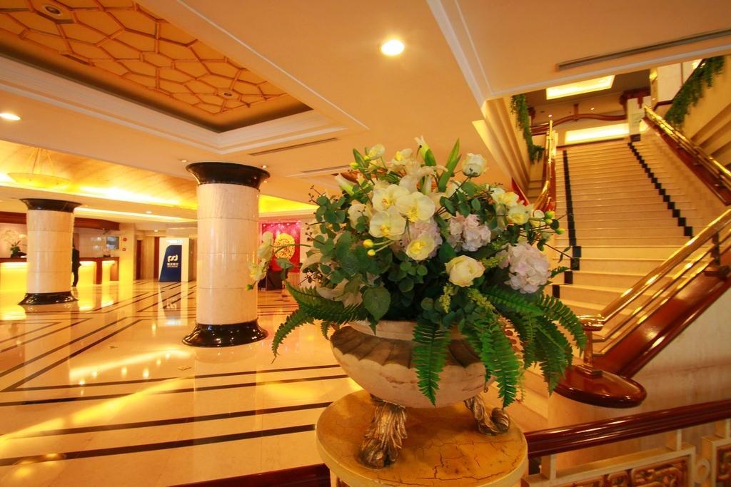 Best Western New Century Hotel Шанхай Екстериор снимка